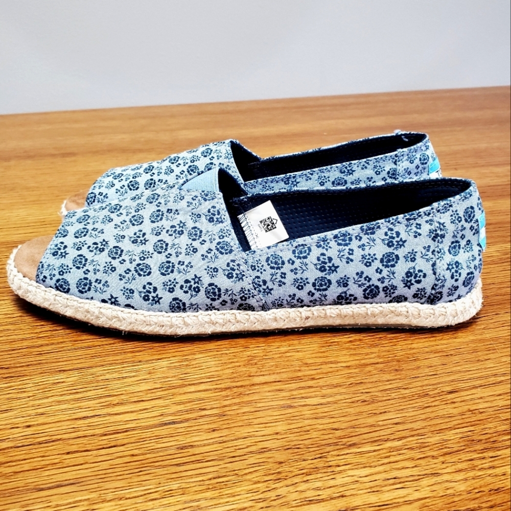 Toms Ditsy Blue Floral Canvas Open-toe Alapargata Espadrille Flats.